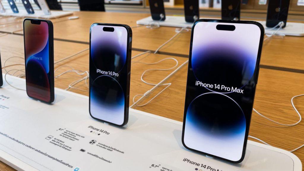 Some Apple iPhone 14 Pros Physically Shake With Instagram, Snapchat Cameras On - Corporate B2B Sales & Digital Marketing Agency in Cardiff covering UK
